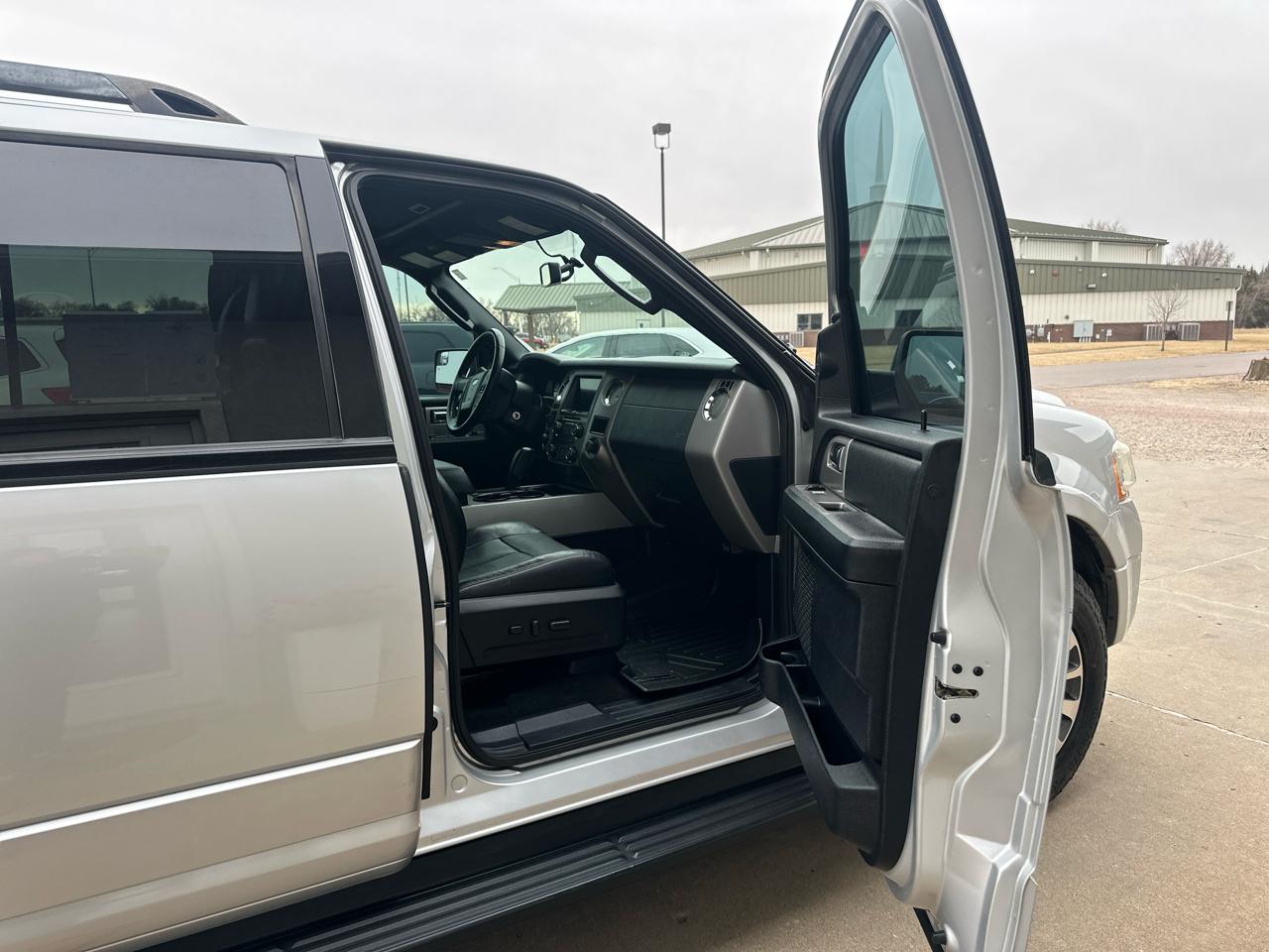 Ford Expedition EL 4WD 4dr XLT 2016