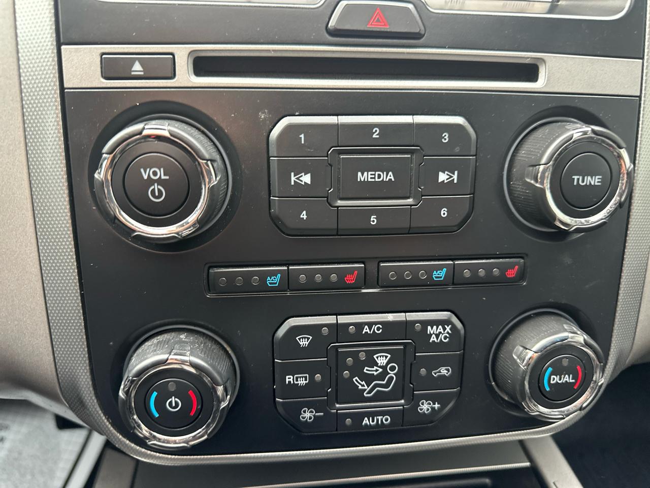 Ford Expedition EL 4WD 4dr XLT 2016