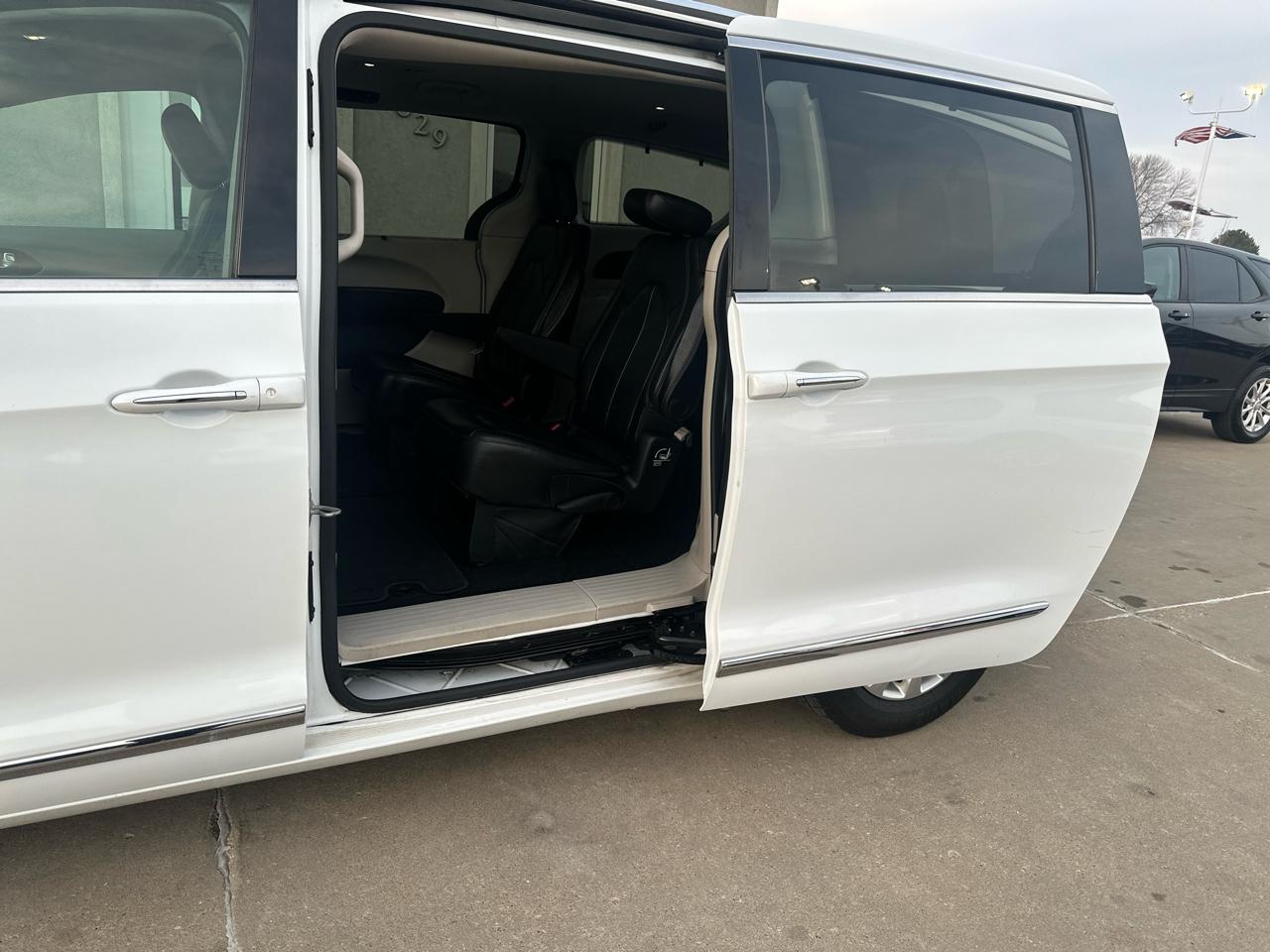 Chrysler Pacifica Touring L Plus FWD 2018