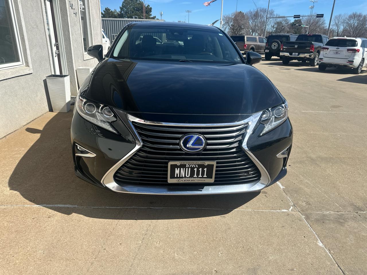 Lexus ES 300h 4dr Sdn Hybrid 2016