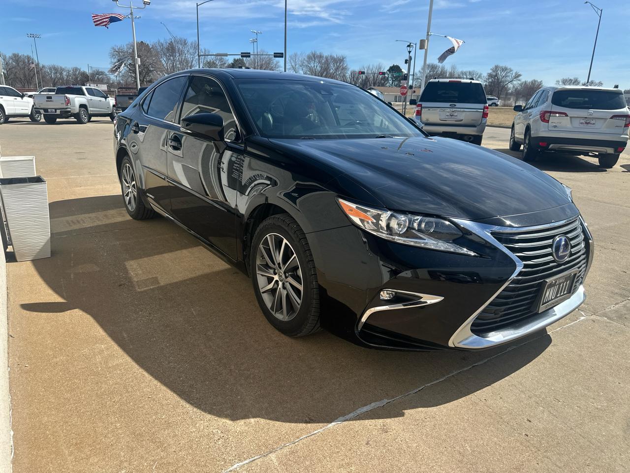 Lexus ES 300h 4dr Sdn Hybrid 2016