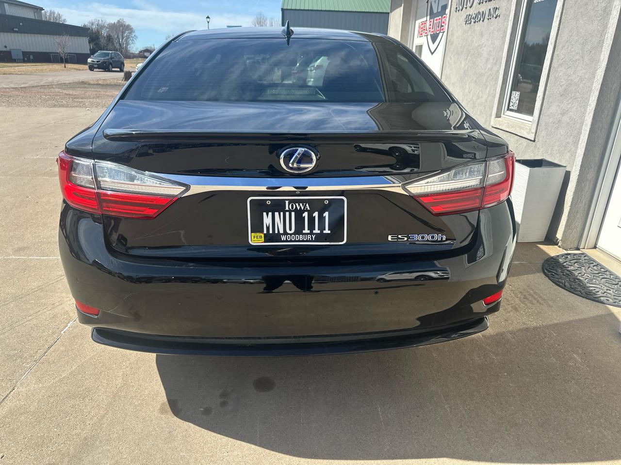 Lexus ES 300h 4dr Sdn Hybrid 2016