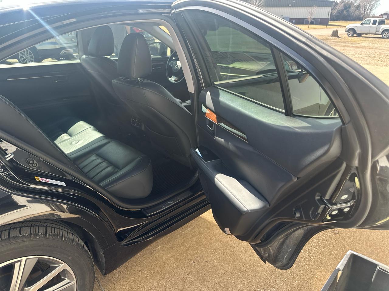 Lexus ES 300h 4dr Sdn Hybrid 2016