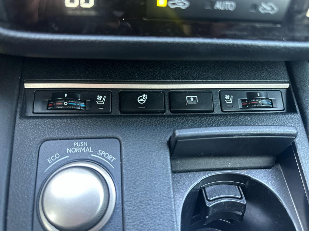 Lexus ES 300h 4dr Sdn Hybrid 2016