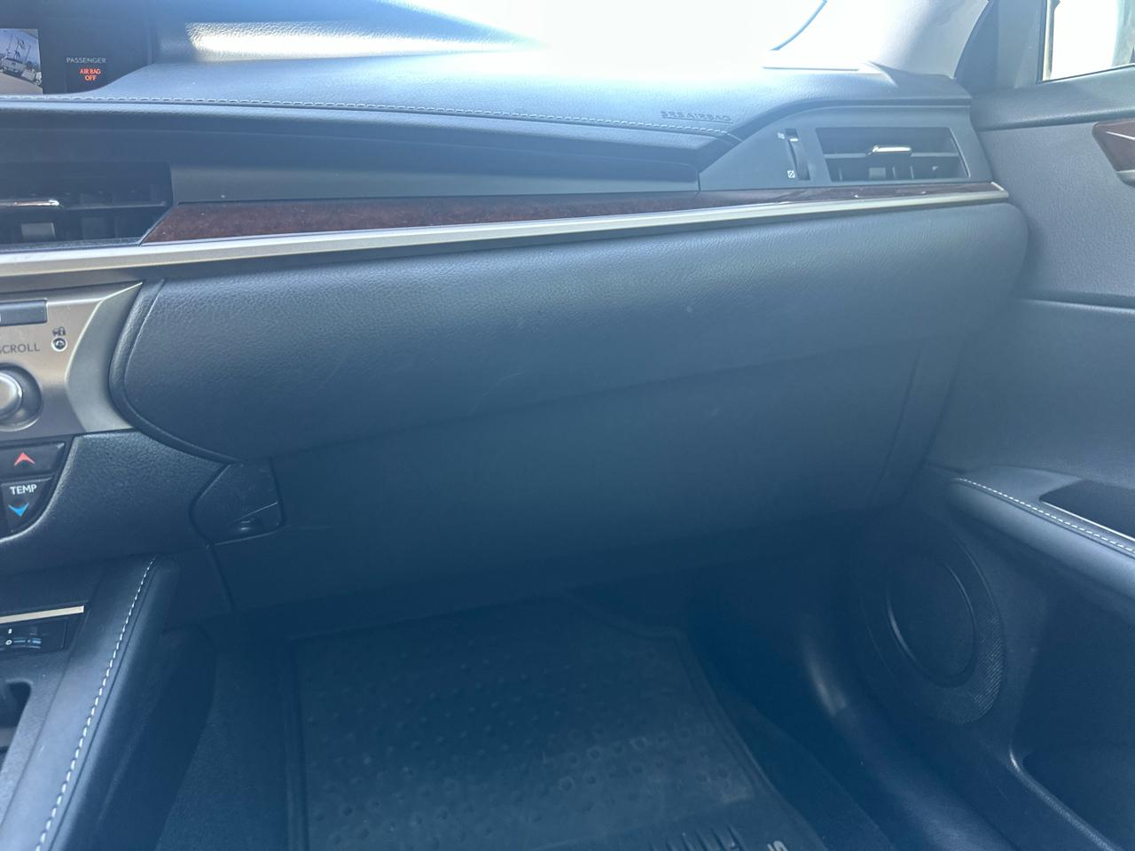 Lexus ES 300h 4dr Sdn Hybrid 2016