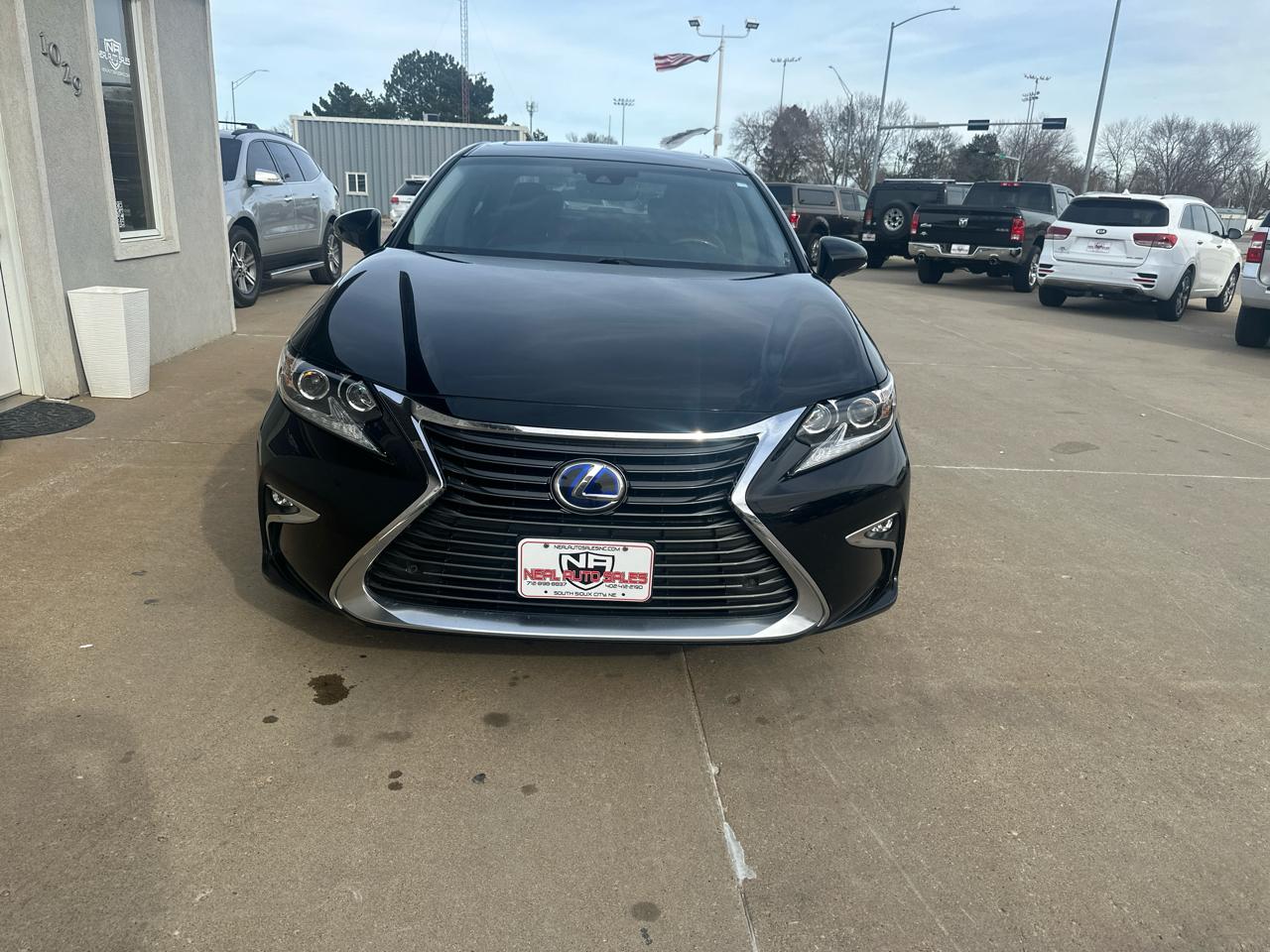 Lexus ES 300h 4dr Sdn Hybrid 2016