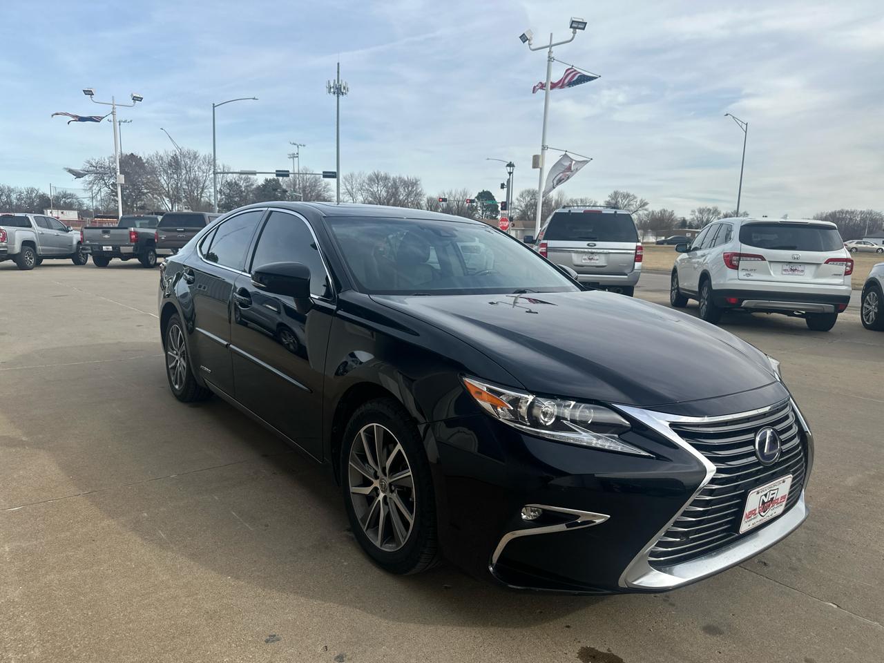 Lexus ES 300h 4dr Sdn Hybrid 2016