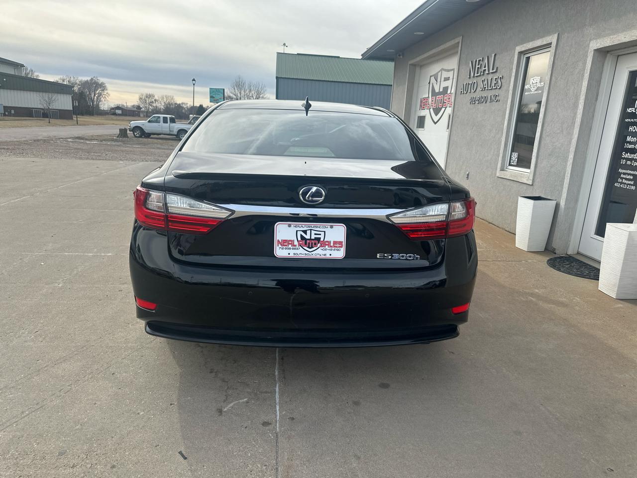 Lexus ES 300h 4dr Sdn Hybrid 2016