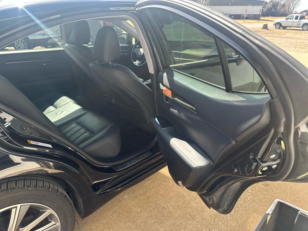 Lexus ES 300h 4dr Sdn Hybrid 2016