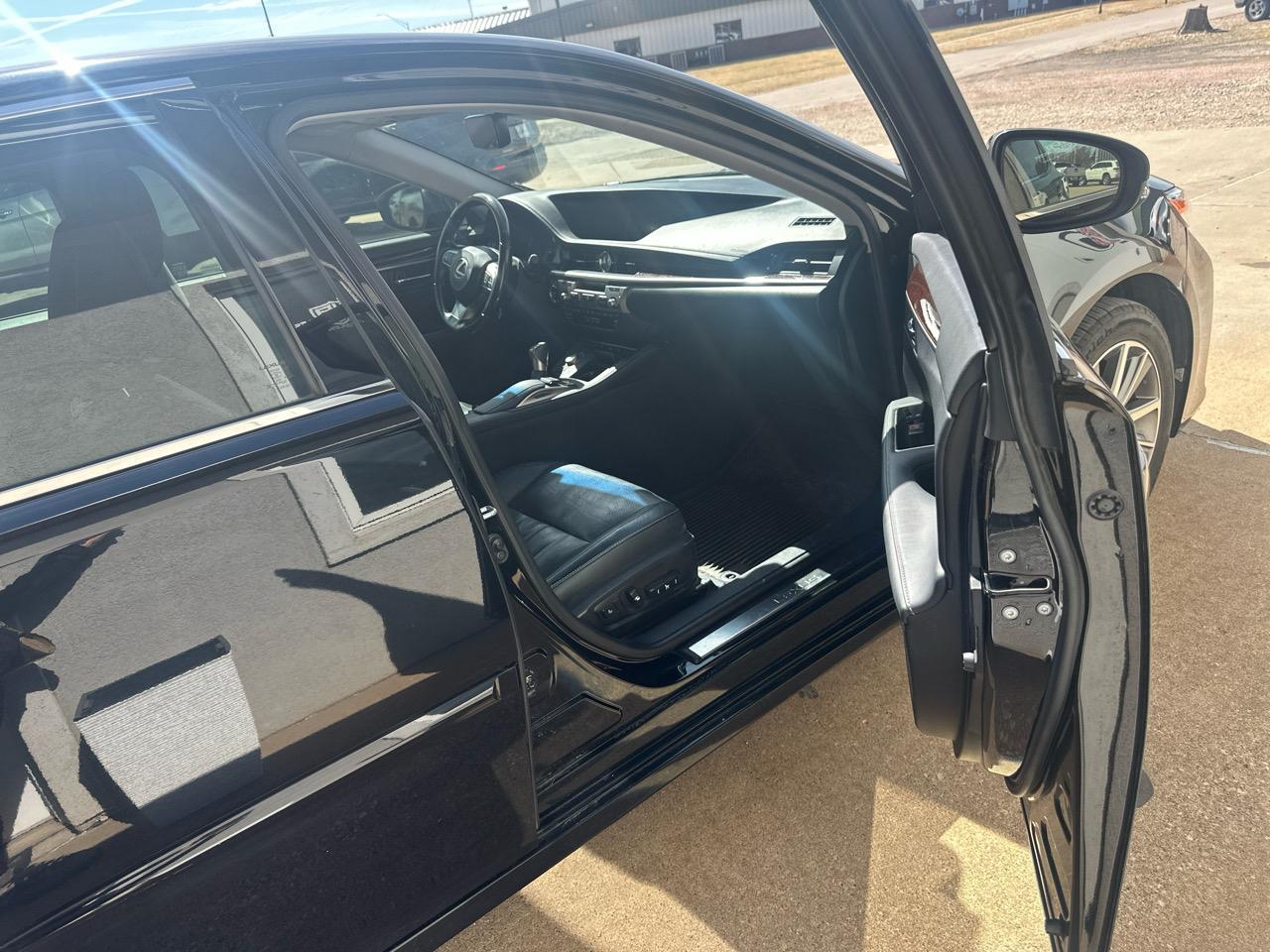 Lexus ES 300h 4dr Sdn Hybrid 2016