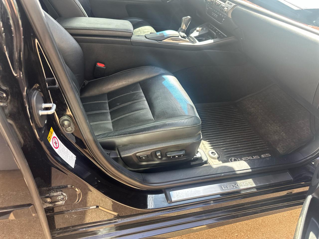 Lexus ES 300h 4dr Sdn Hybrid 2016