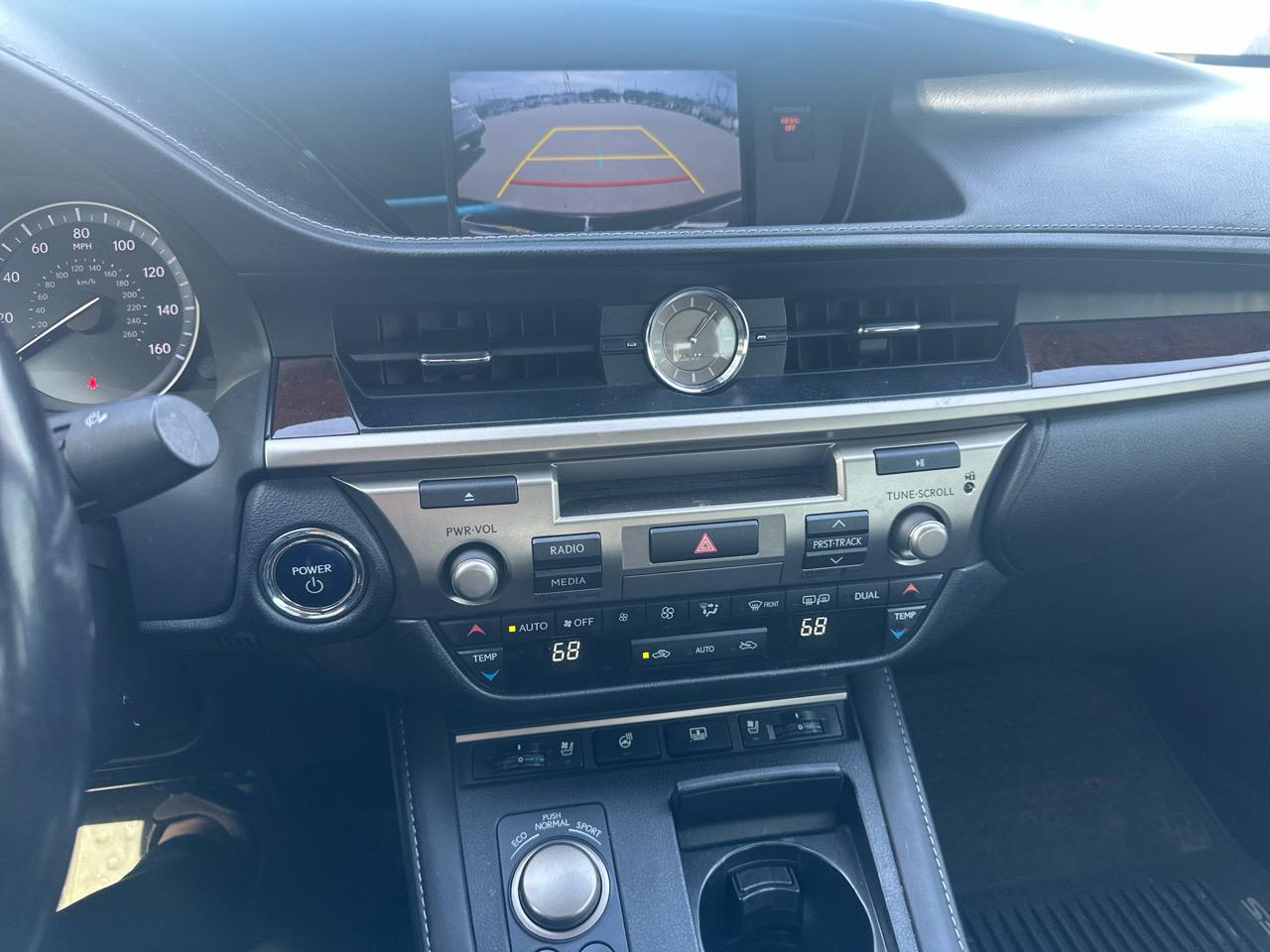 Lexus ES 300h 4dr Sdn Hybrid 2016