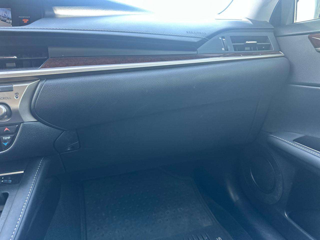 Lexus ES 300h 4dr Sdn Hybrid 2016