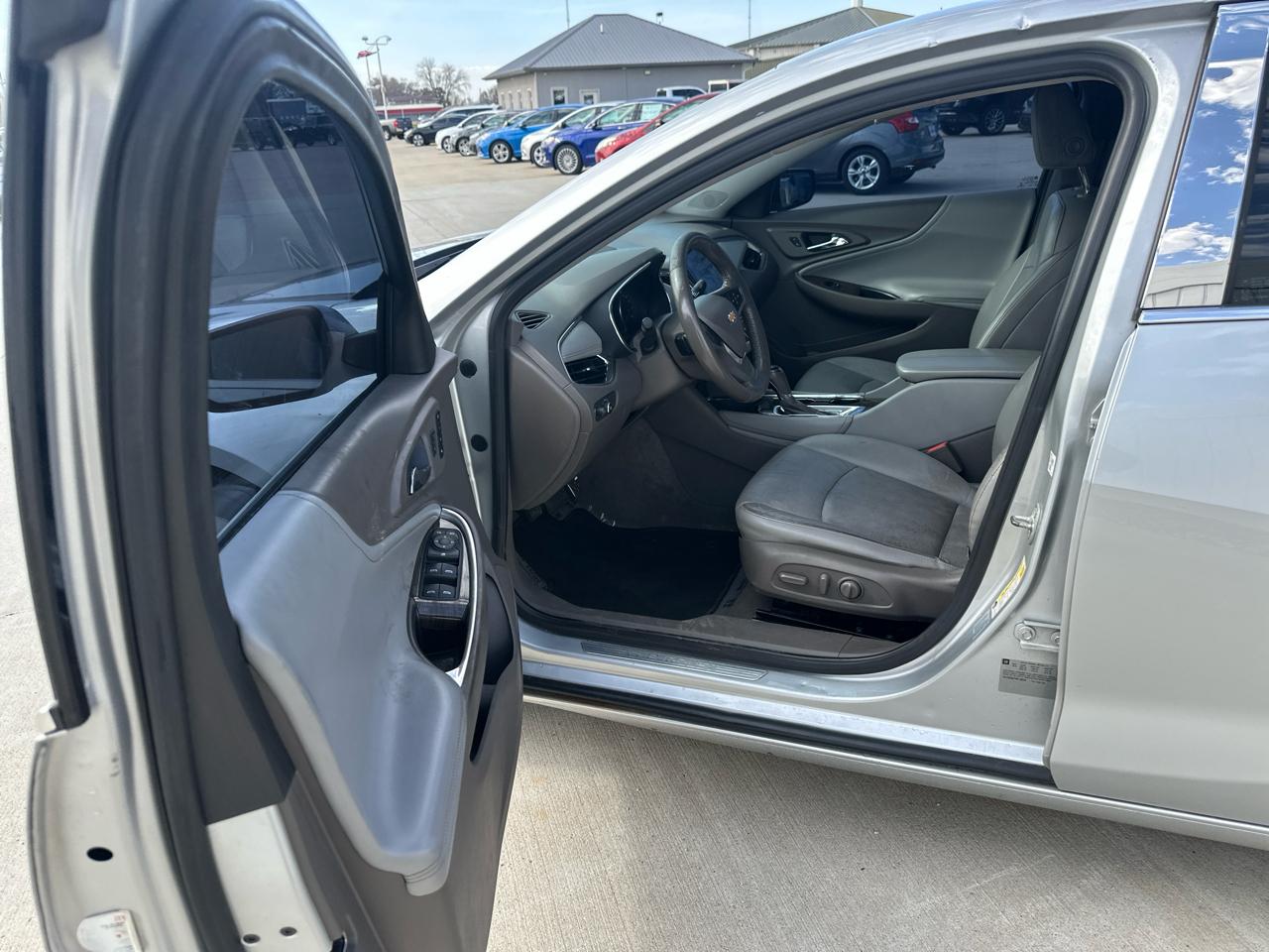 Chevrolet Malibu 4dr Sdn Premier w/2LZ 2017