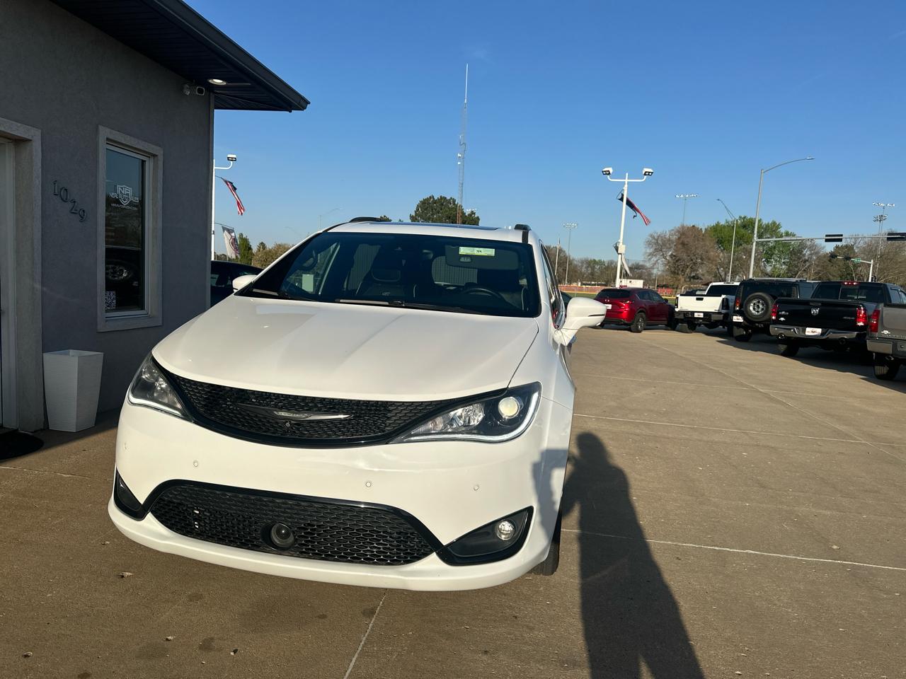 Chrysler Pacifica Limited FWD 2019