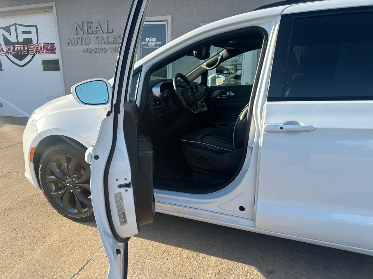 Chrysler Pacifica Limited FWD 2019