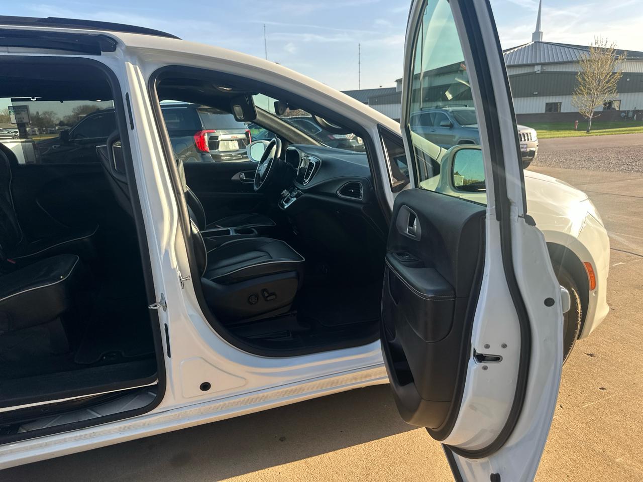 Chrysler Pacifica Limited FWD 2019