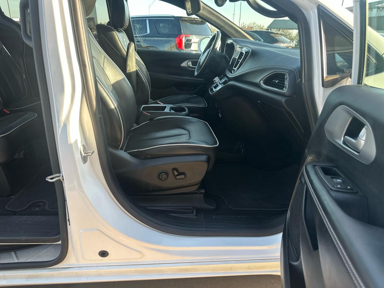 Chrysler Pacifica Limited FWD 2019