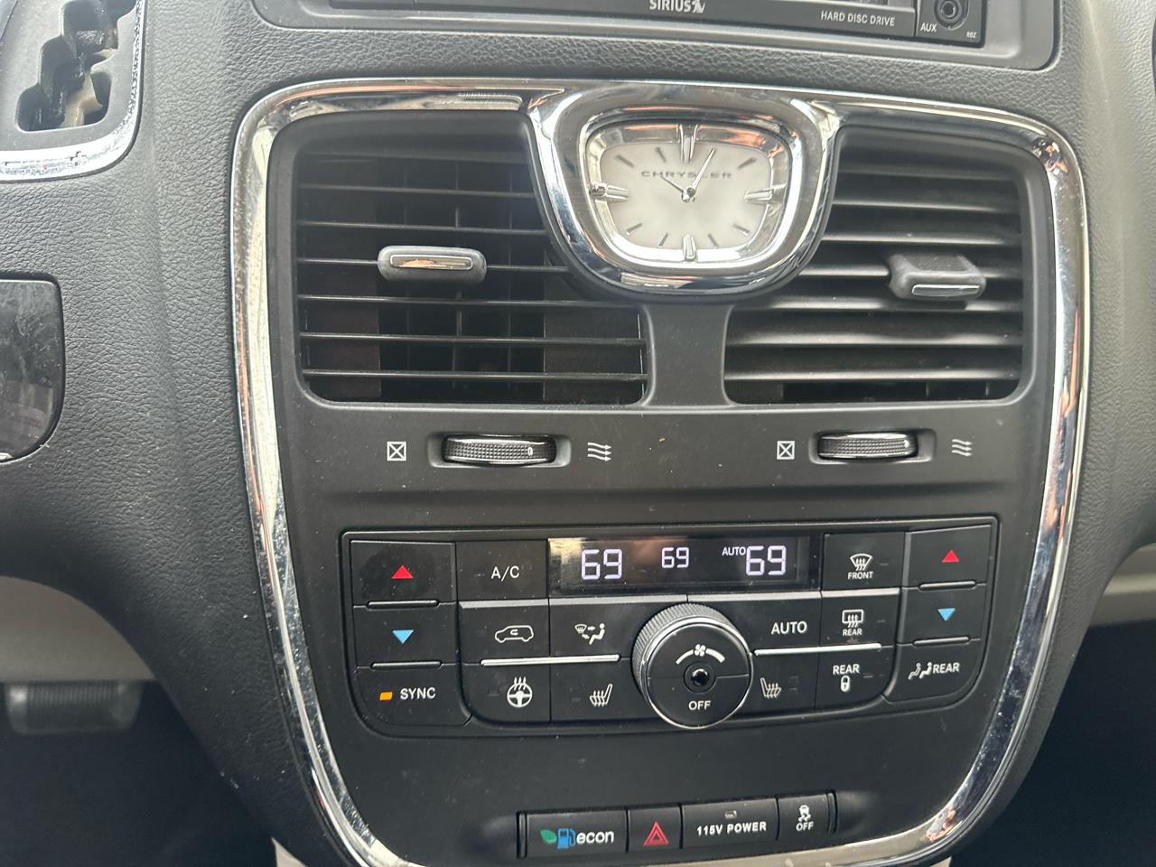 Chrysler Town & Country 4dr Wgn Touring 2015