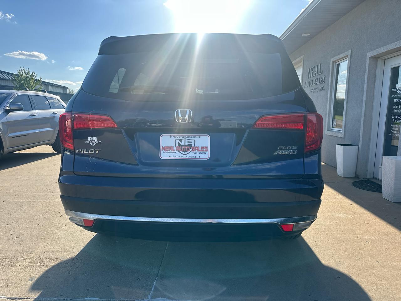 Honda Pilot AWD 4dr Elite w/RES & Navi 2016