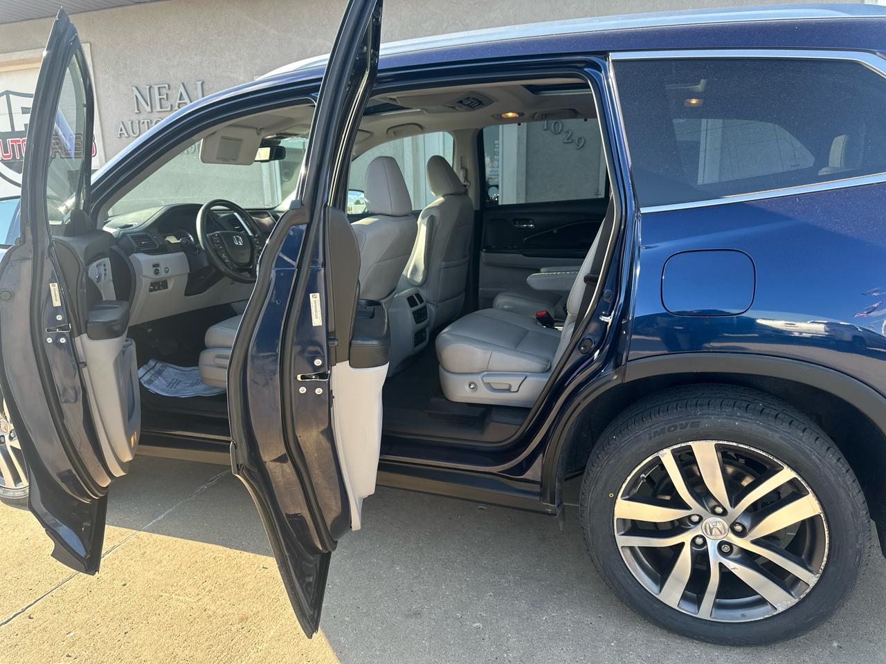 Honda Pilot AWD 4dr Elite w/RES & Navi 2016
