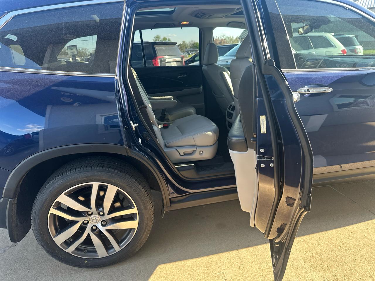 Honda Pilot AWD 4dr Elite w/RES & Navi 2016