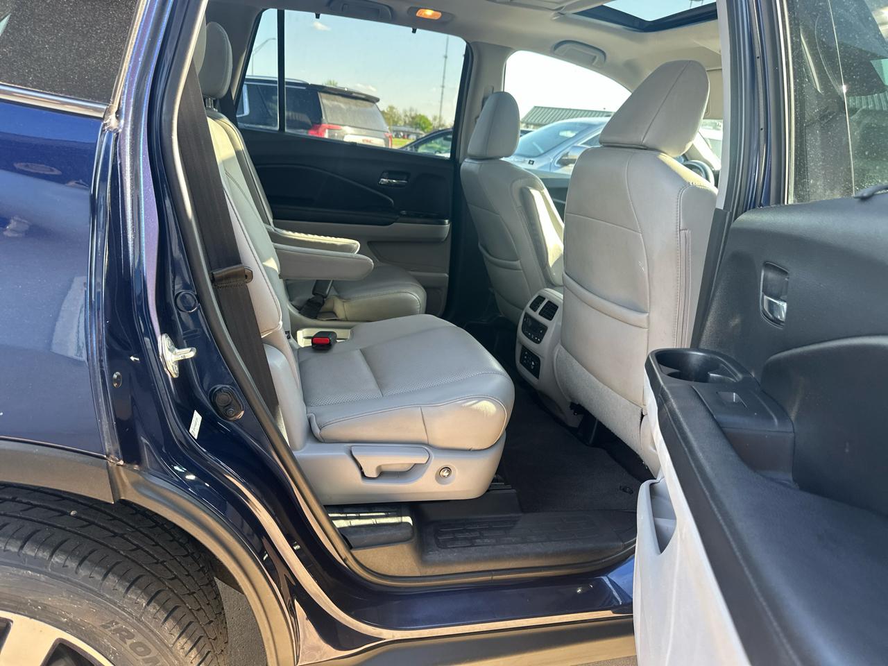 Honda Pilot AWD 4dr Elite w/RES & Navi 2016