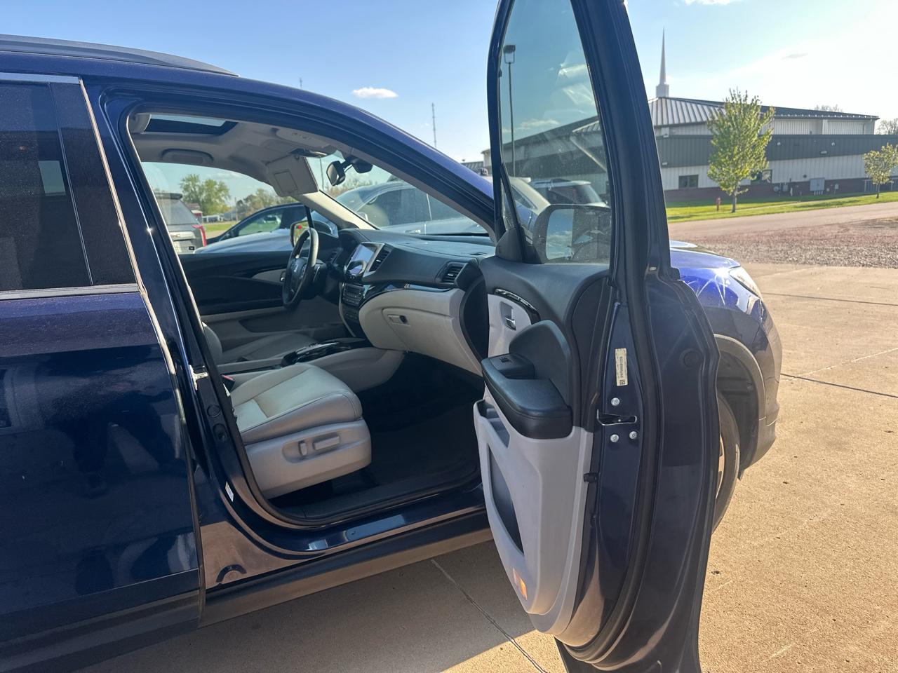 Honda Pilot AWD 4dr Elite w/RES & Navi 2016