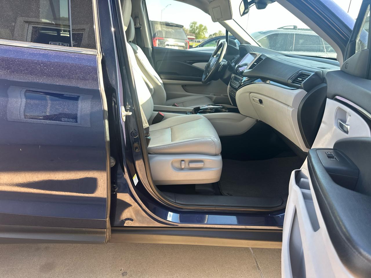 Honda Pilot AWD 4dr Elite w/RES & Navi 2016