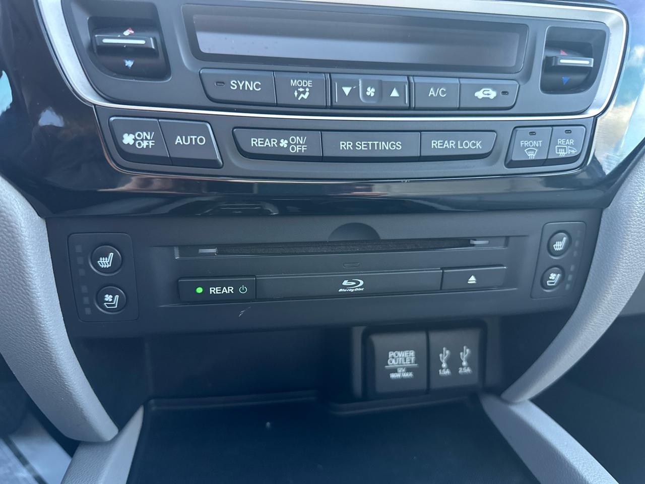 Honda Pilot AWD 4dr Elite w/RES & Navi 2016