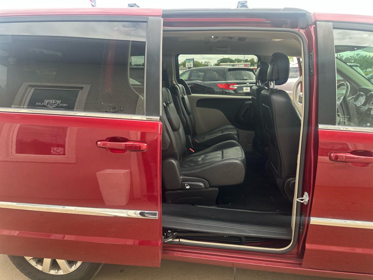 Chrysler Town & Country 4dr Wgn Touring 2016