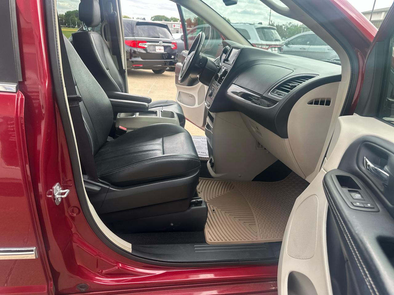 Chrysler Town & Country 4dr Wgn Touring 2016