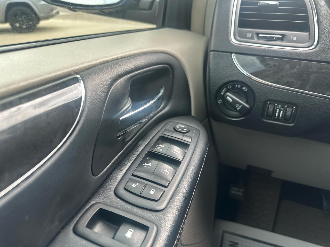 Chrysler Town & Country 4dr Wgn Touring 2016