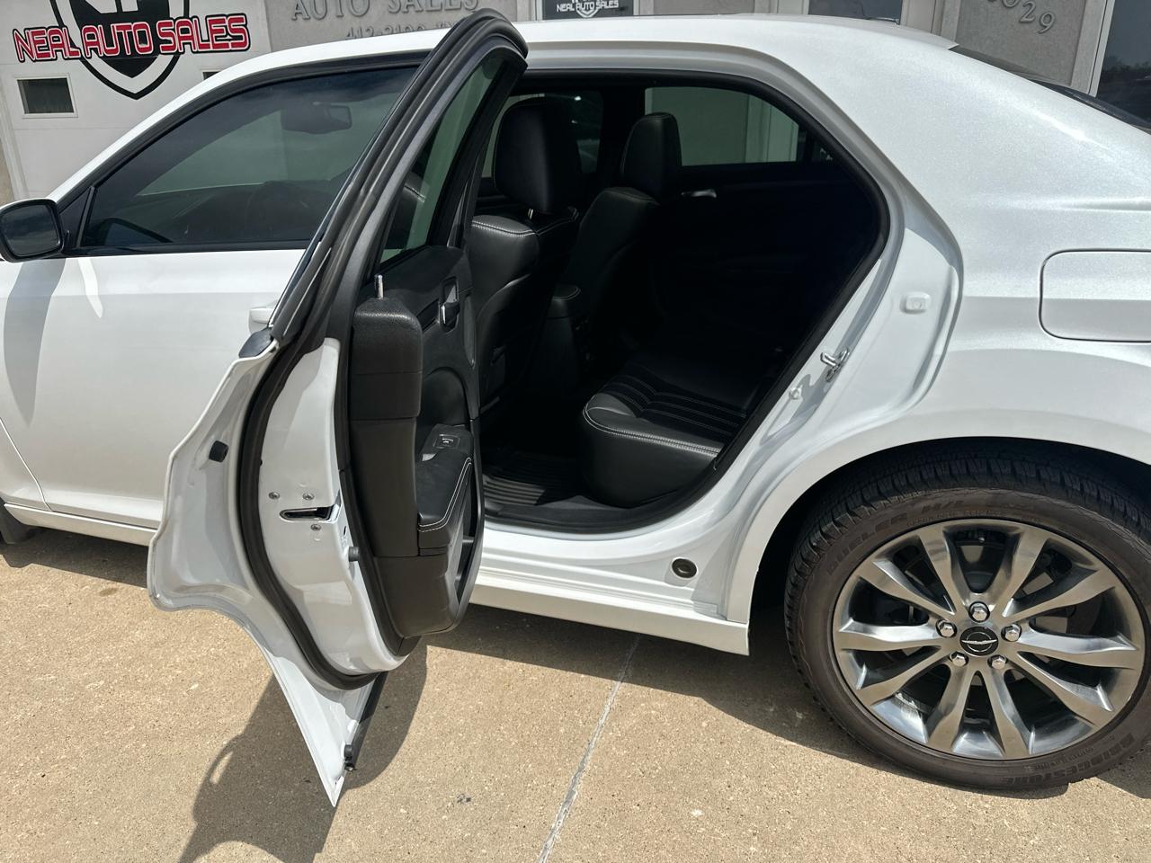 Chrysler 300 4dr Sdn 300S AWD 2014