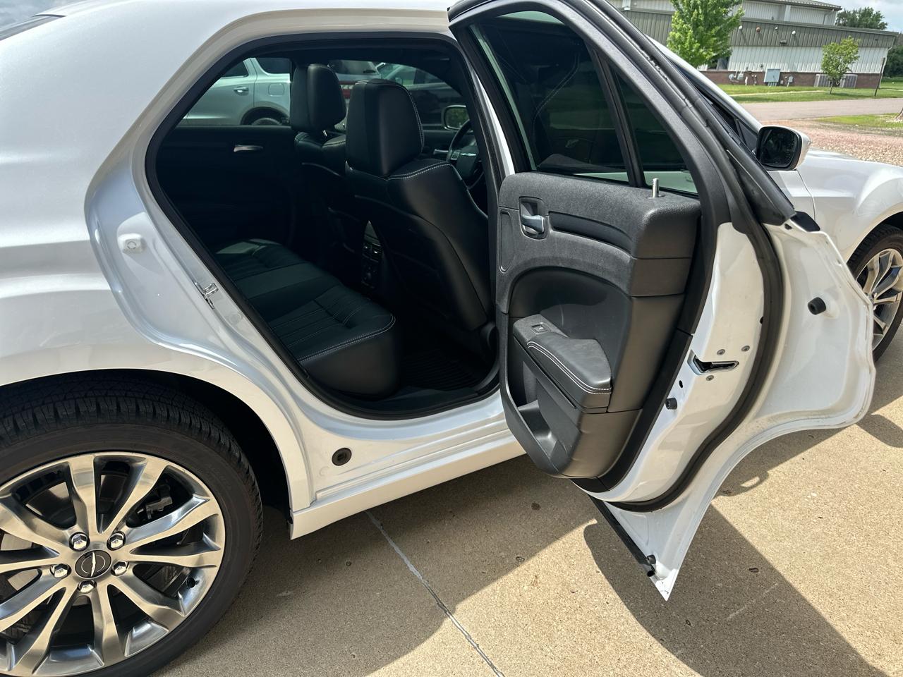 Chrysler 300 4dr Sdn 300S AWD 2014