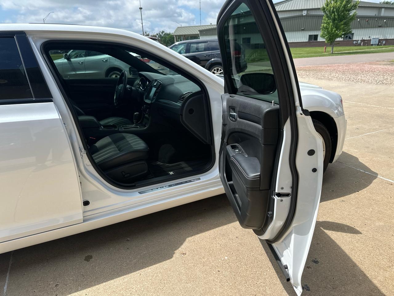 Chrysler 300 4dr Sdn 300S AWD 2014