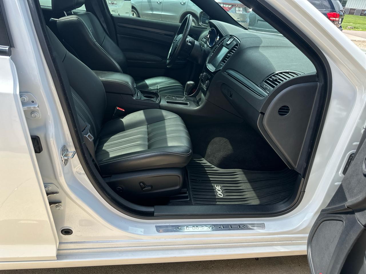 Chrysler 300 4dr Sdn 300S AWD 2014