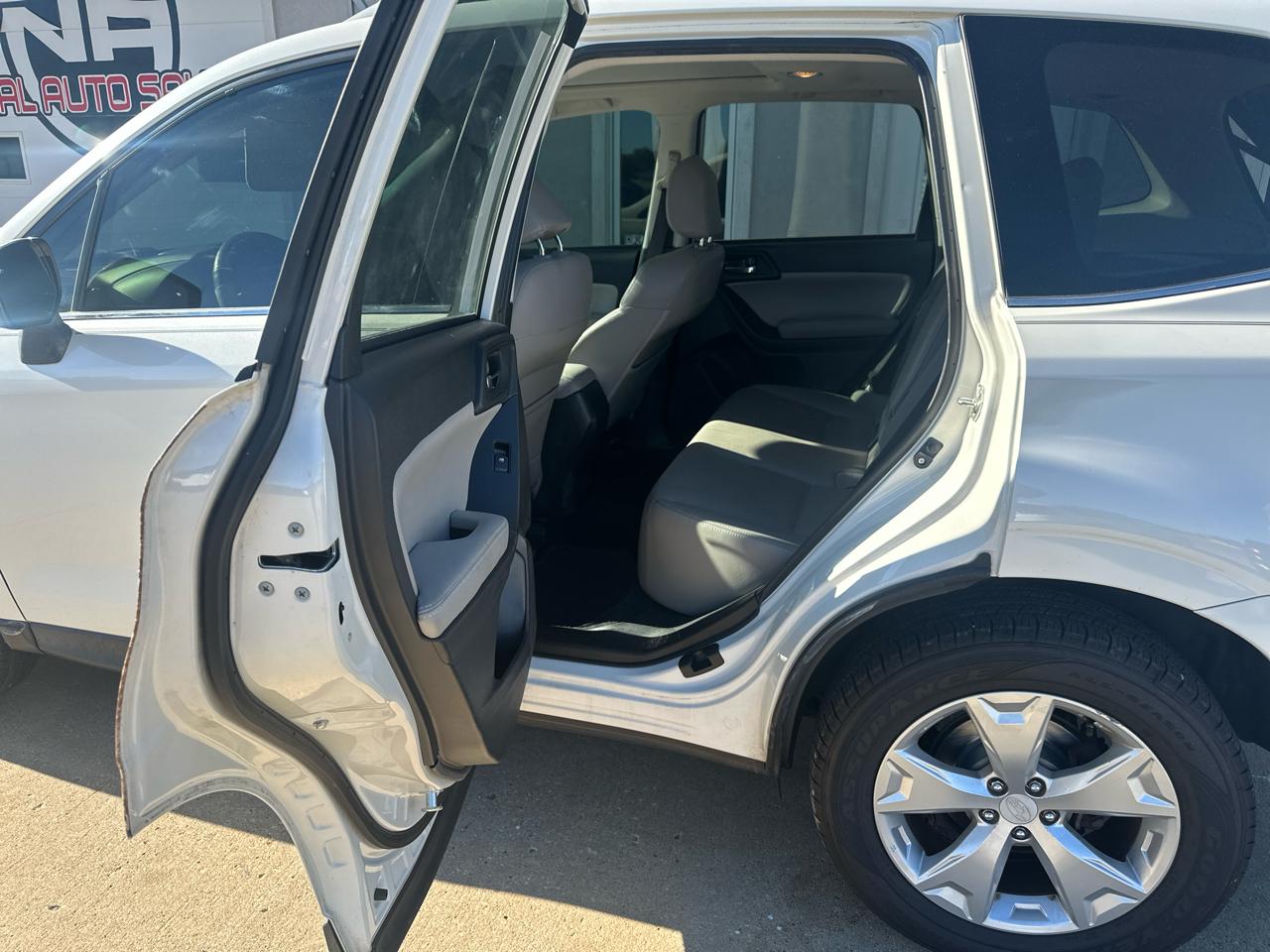 Subaru Forester 4dr CVT 2.5i Limited PZEV 2016