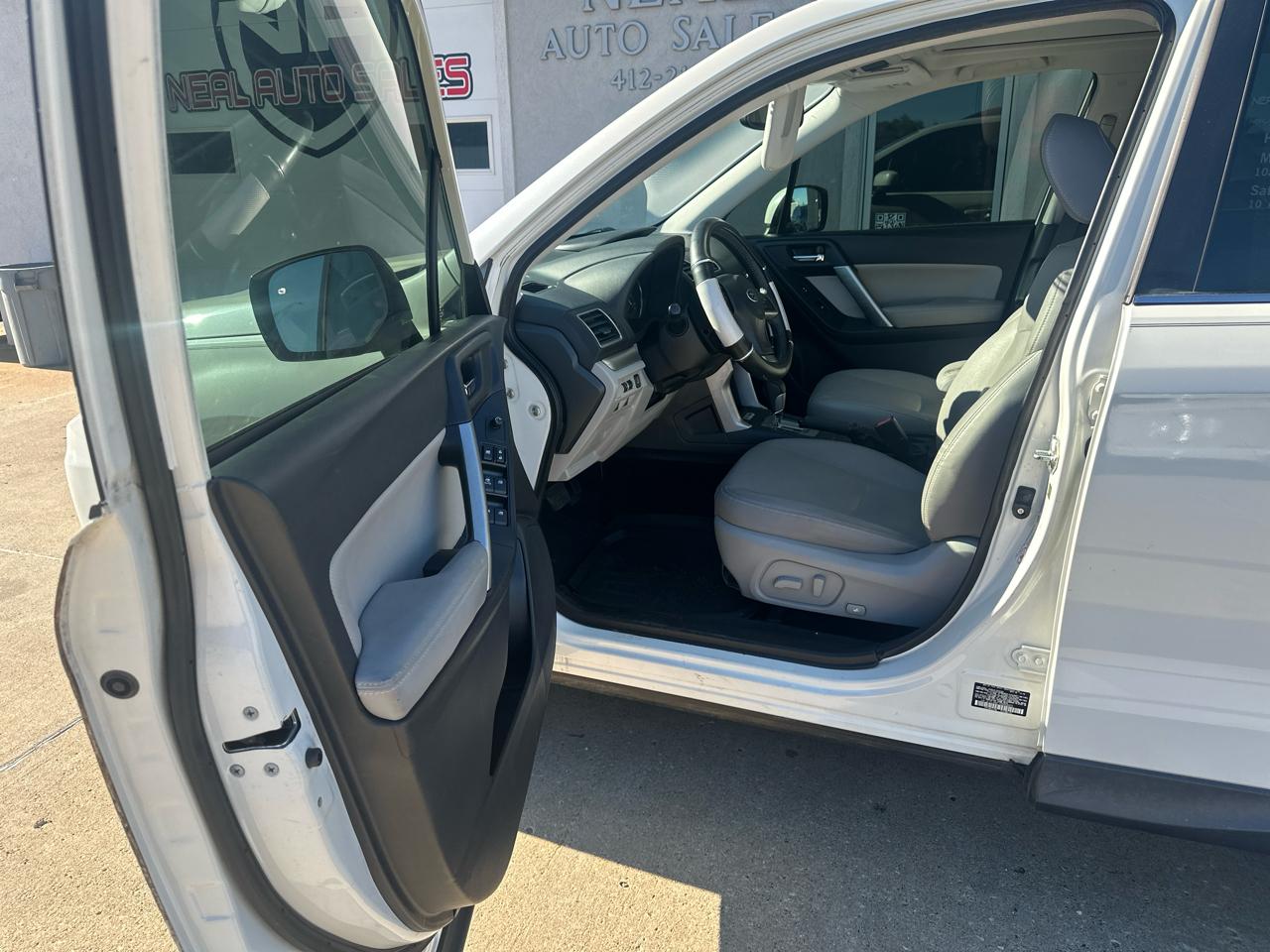 Subaru Forester 4dr CVT 2.5i Limited PZEV 2016
