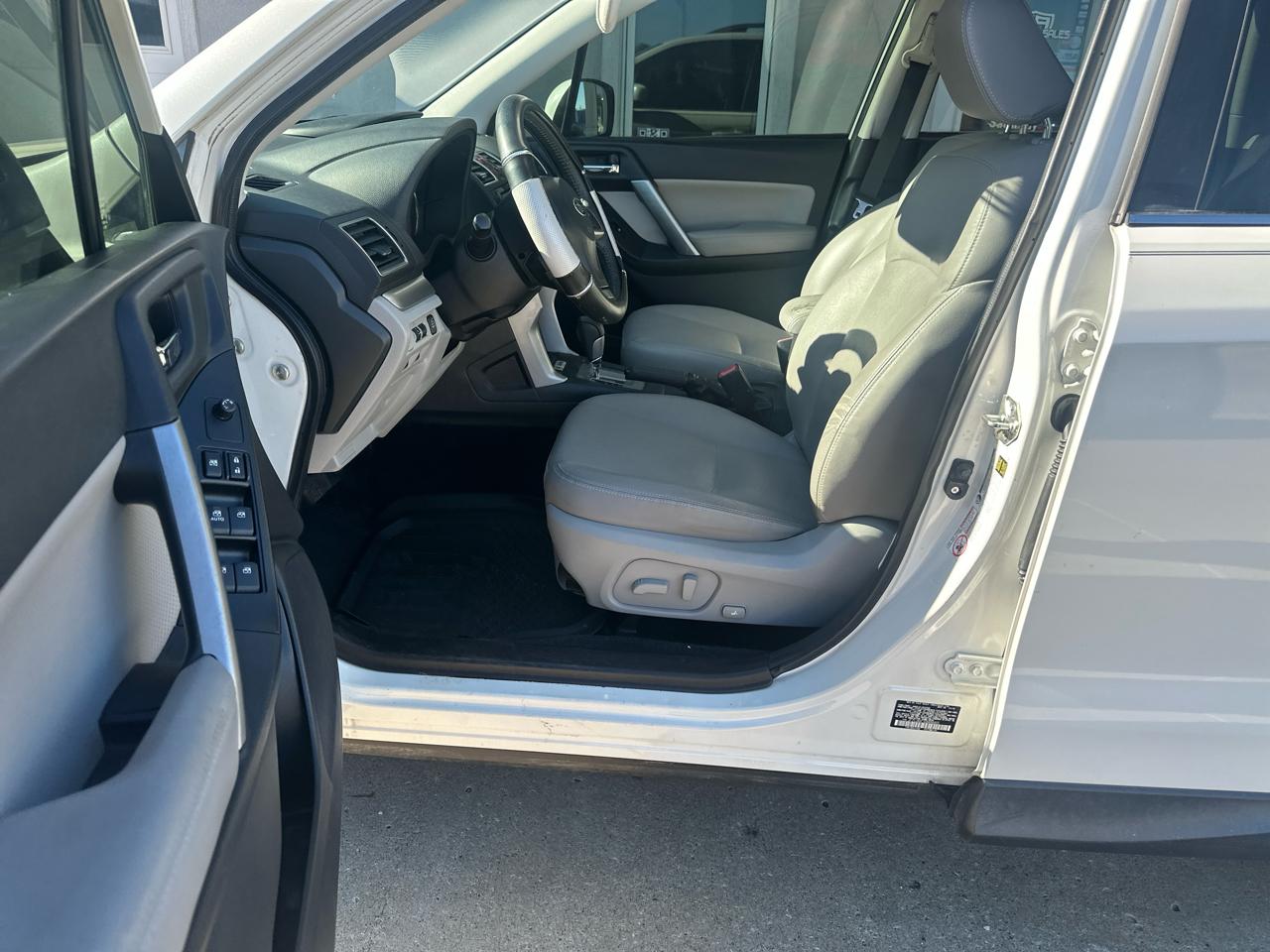 Subaru Forester 4dr CVT 2.5i Limited PZEV 2016