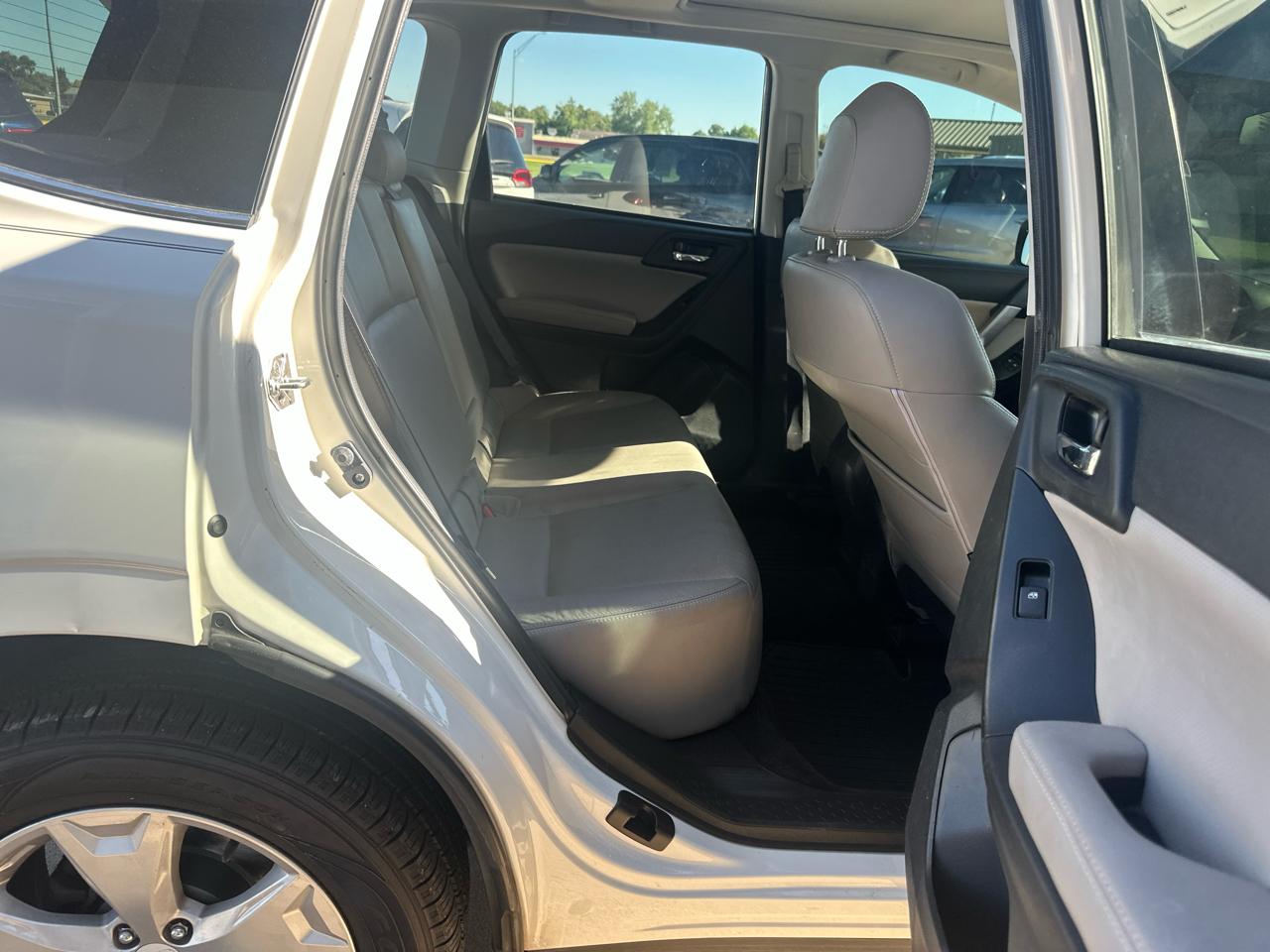 Subaru Forester 4dr CVT 2.5i Limited PZEV 2016