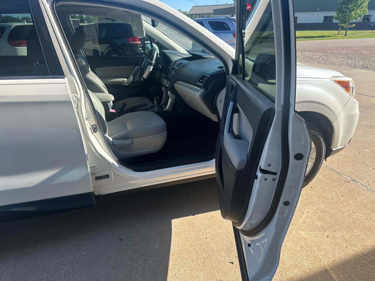 Subaru Forester 4dr CVT 2.5i Limited PZEV 2016