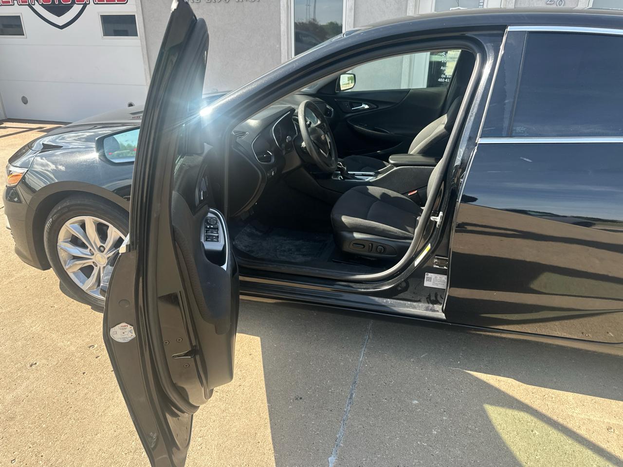 Chevrolet Malibu 4dr Sdn LT 2021