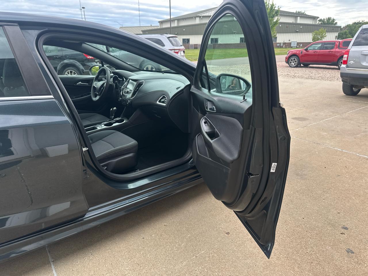 Chevrolet Cruze 4dr Sdn 1.4L LT w/1SD 2017