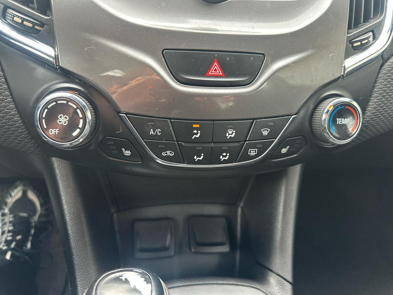 Chevrolet Cruze 4dr Sdn 1.4L LT w/1SD 2017