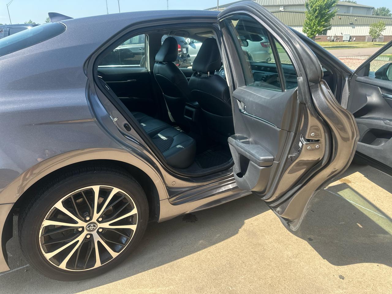 Toyota Camry XLE Auto (Natl) 2019