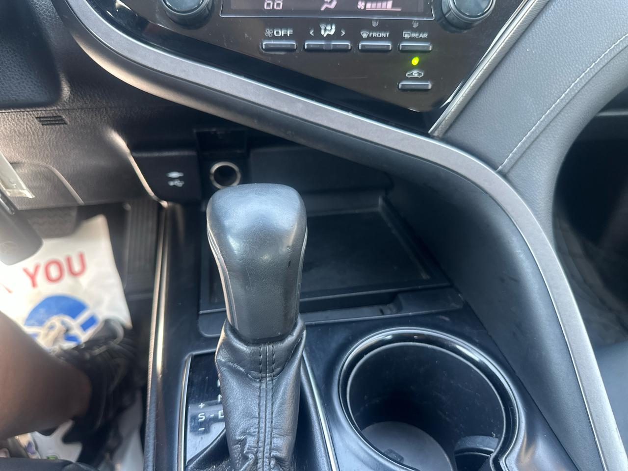 Toyota Camry XLE Auto (Natl) 2019