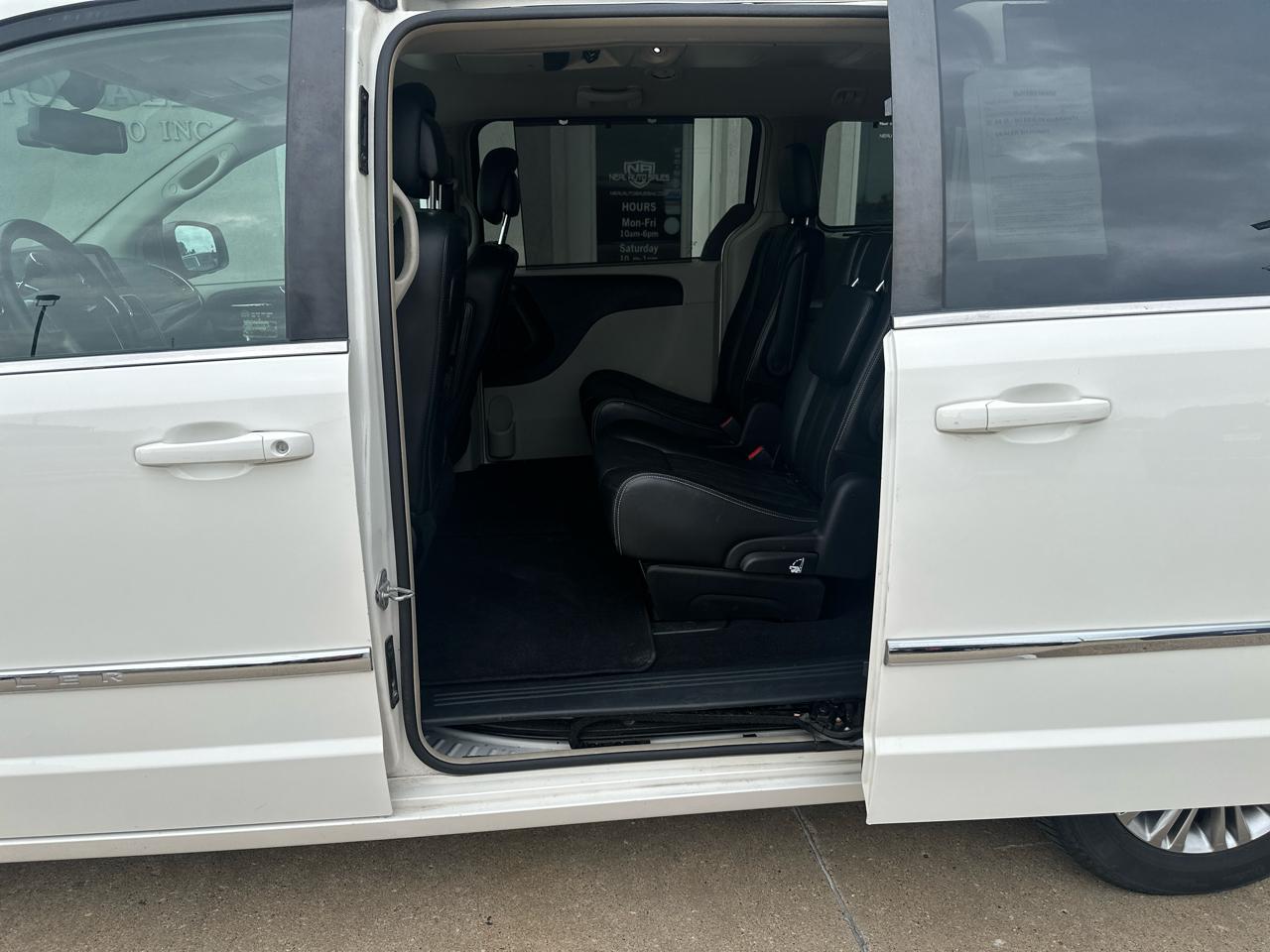 Chrysler Town & Country 4dr Wgn Touring-L 2013