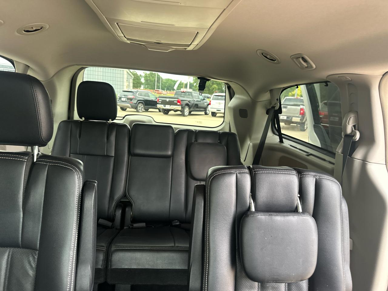 Chrysler Town & Country 4dr Wgn Touring-L 2013