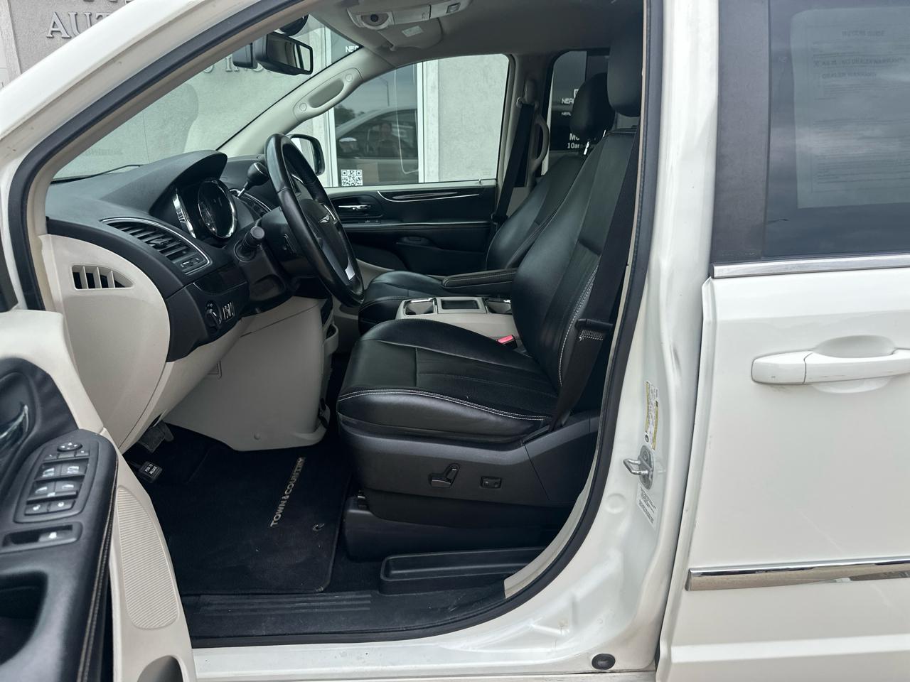 Chrysler Town & Country 4dr Wgn Touring-L 2013